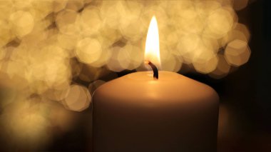  Noel ağacı oyuncağı makro fotoğraf arkaplanda boncuklar parlıyor