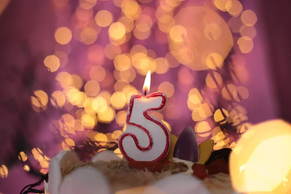 Brûler Une Bougie Dans Gâteau Fond Festif — Photo