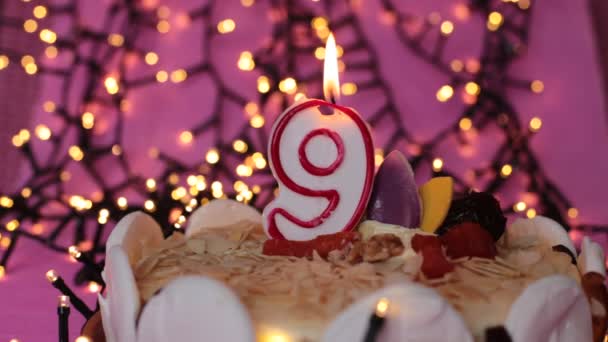 在欢庆明亮的生日背景下点着蜡烛 — 图库视频影像