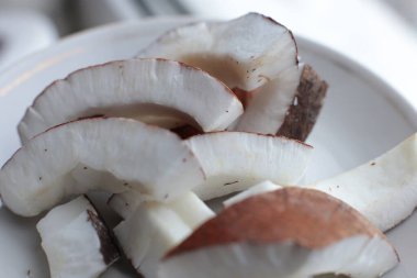 Bir vejetaryen tarafından taze hindistan cevizli organik yiyecekler.