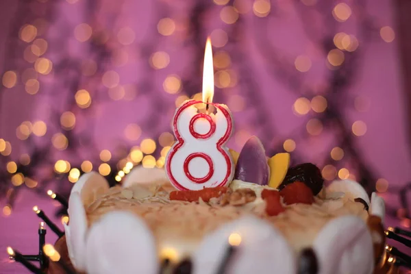 Brennende Kerze Der Torte Festlich Hell Rosa Hintergrund Geburtstag Makro — Stockfoto