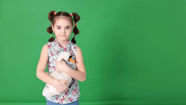 Ragazza Divertente Otto Anni Con Buffo Taglio Capelli Una Camicetta — Foto Stock