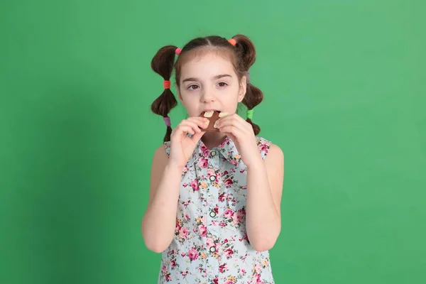 Cool Menina Bonita Jovem Oito Anos Idade Com Penteado Engraçado — Fotografia de Stock