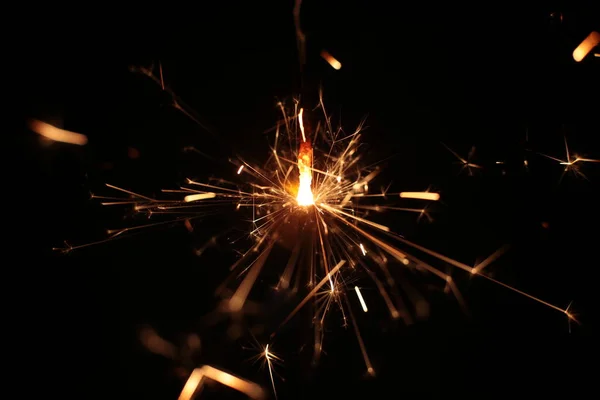 お祝いの輝きとたくさんの火花マクロ写真 — ストック写真