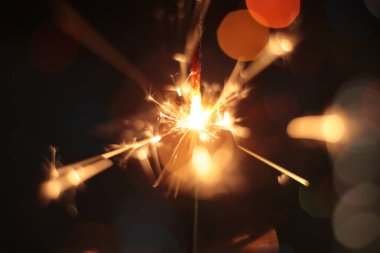 Yanan neşeli makro fotoğraf çok renkli Bokeh çelenkleri