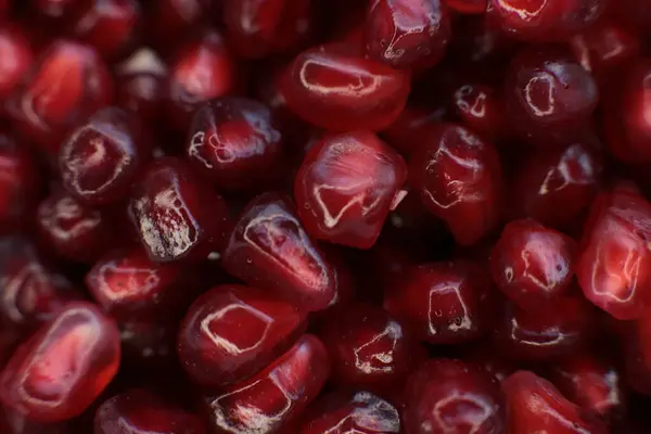 Macro Foto Suculento Sementes Romã Madura Fundo Comida Borgonha Brilhante — Fotografia de Stock