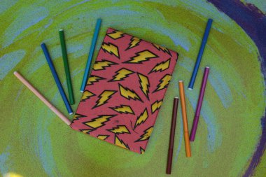 boş notlar için not defteri, notlar için arkaplan defteri ve keçeli kalemler için boş alan