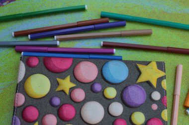 boş notlar için not defteri, notlar için arkaplan defteri ve keçeli kalemler için boş alan