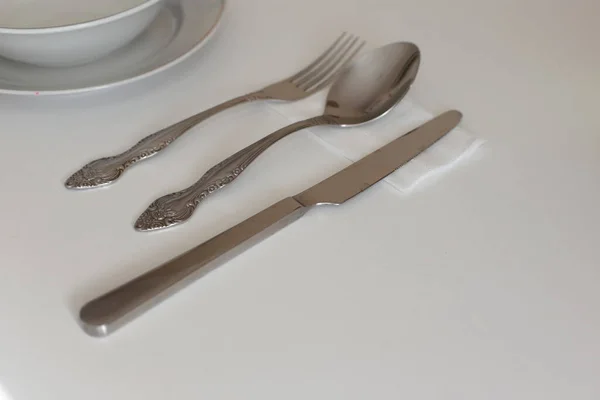 Utensílios Cozinha Limpos Para Uso Diário Pratos Vazios Fundo Mesa — Fotografia de Stock