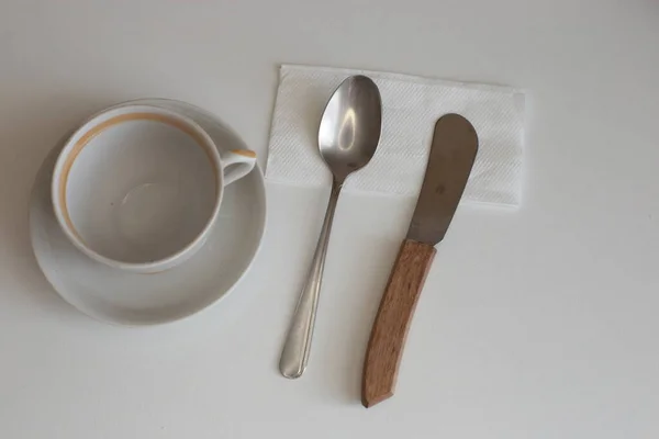 Tiszta Főzőedények Mindennapi Használatra Üres Ételek Fehér Asztal Háttér — Stock Fotó