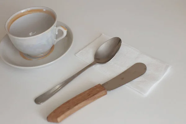 Saubere Kochutensilien Für Den Täglichen Gebrauch Leeres Geschirr Auf Weißem — Stockfoto