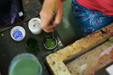 Resim, mankenlik ve uygulama üzerine çocuklar için bir sanat okulu dersi, geleceğin sanatçıları başyapıtlar yarattı