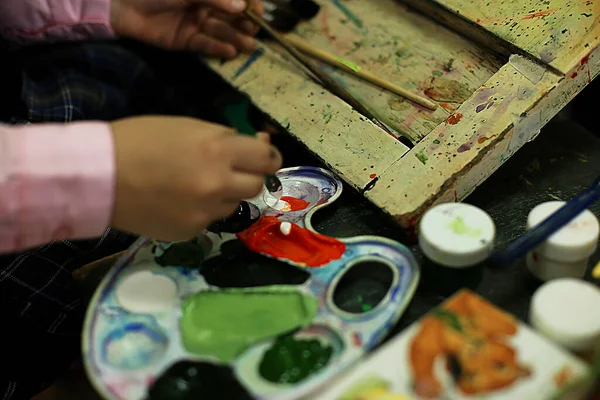 Uma Lição Uma Escola Arte Para Crianças Sobre Pintura Modelagem — Fotografia de Stock