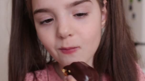 Eight Year Old Girl Eating Delicious Sweet Dessert Eclair — Stock Video
