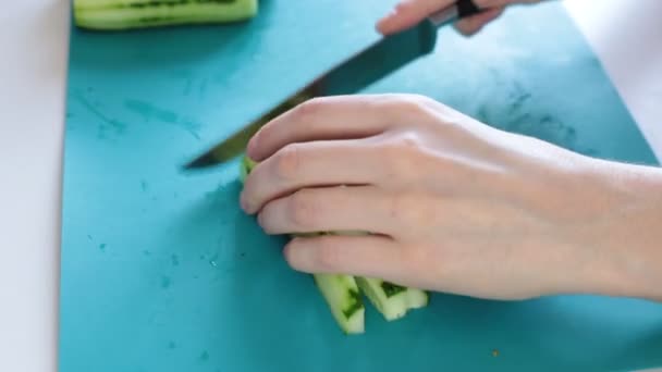 烹调美味蔬菜沙拉 切碎生鲜多汁的食物 一顿好的素食 — 图库视频影像