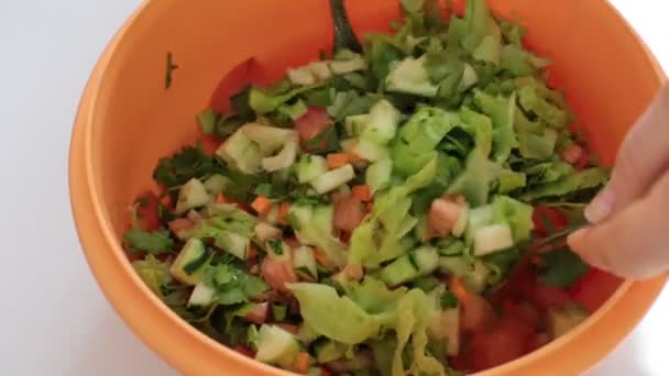 Cuire Une Délicieuse Salade Légumes Couper Des Aliments Frais Juteux — Video