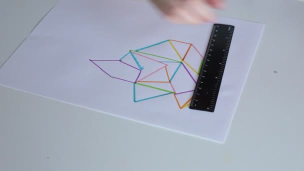 異なるフェルト先端ペンで線に多色の線を描く — ストック動画