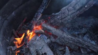 Yanan ateş Güzel parlak alev