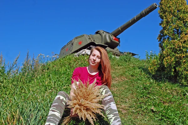 Young Attractive Girl Long Red Hair Bouquet Dry Meadow Grass — Stock Photo, Image