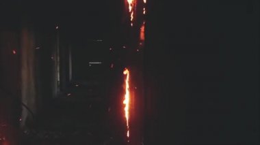 itfaiyeci yanan kapıdan yendi