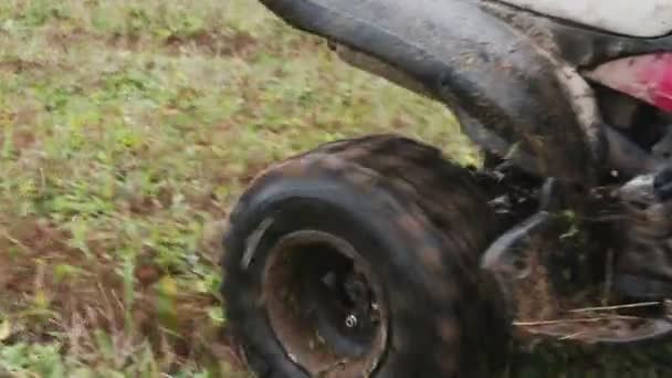 The guy with the mask on her face riding her ATV — Stock Video