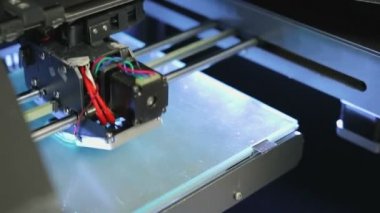 3D printerlere harcama maddeler öğeyi yazdırır