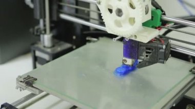 3D printerlere harcama maddeler öğeyi yazdırır