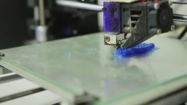 3D printerlere harcama maddeler öğeyi yazdırır