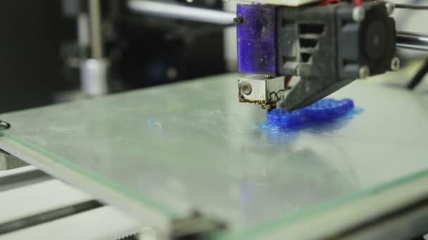 Impresora 3D imprime artículo — Vídeo de stock