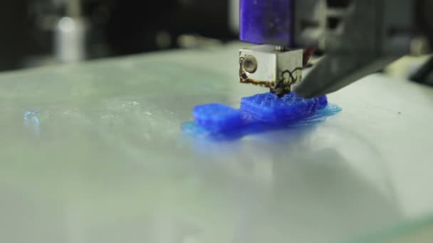 Impresora 3D imprime artículo — Vídeo de stock