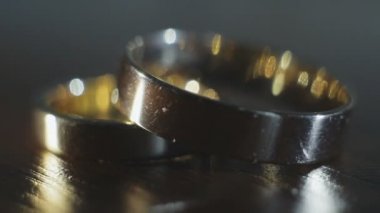 Alyanslar koyu arkaplanda