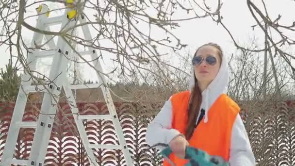 Œuvres féministes dans le jardin — Video