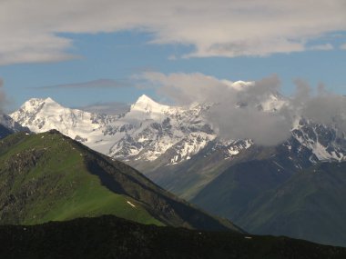 Kazakistan'ın doğal Çungar Alatau Milli Parkı
