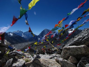  Nepal dağlık ülkesine yolculuk