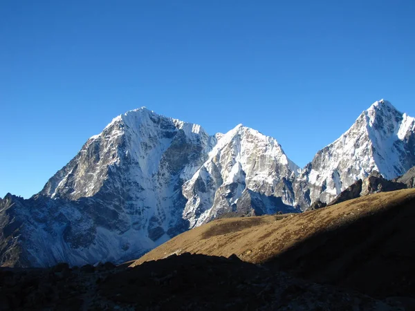 Resan till det bergiga landet Nepal — Stockfoto