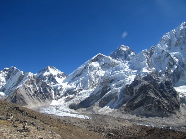 Viaje al país montañoso Nepal — Foto de Stock