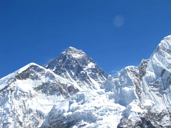 Nepal dağlık ülkesine yolculuk — Stok fotoğraf