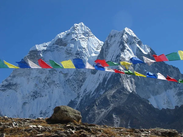 Viaje al país montañoso Nepal — Foto de Stock