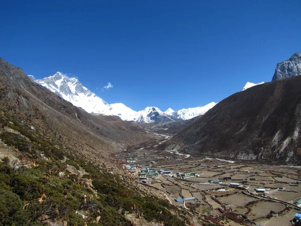 Подорож до гірська Країна Непал — стокове фото