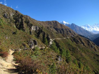 Himalaya 'da turistler için Highland Trail 