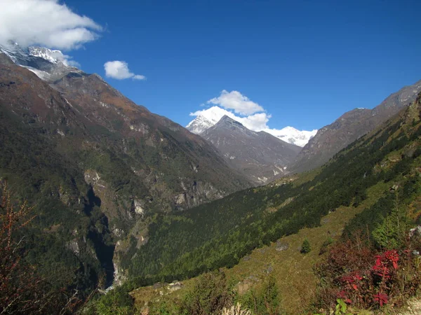 Paisagem montanhosa nos himalaias — Fotografia de Stock