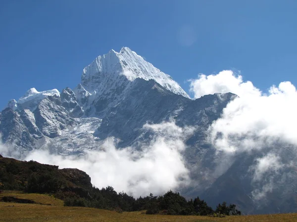 Paisaje de montaña en los himalayas — Foto de Stock