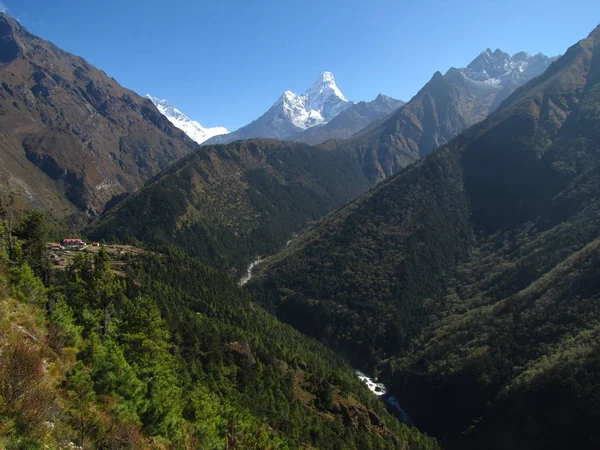 Mountain peaks of the Himalayas — Stock Photo, Image