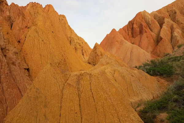 Bunte Felsen in der Steppe — Stockfoto