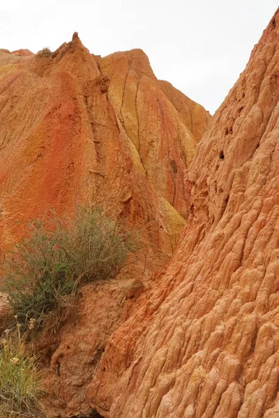 Rocas multicolores en las estepas — Foto de Stock