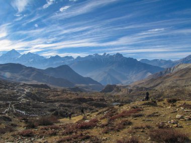 Thorong-la Geçidi üzerinden vadiye iniş 