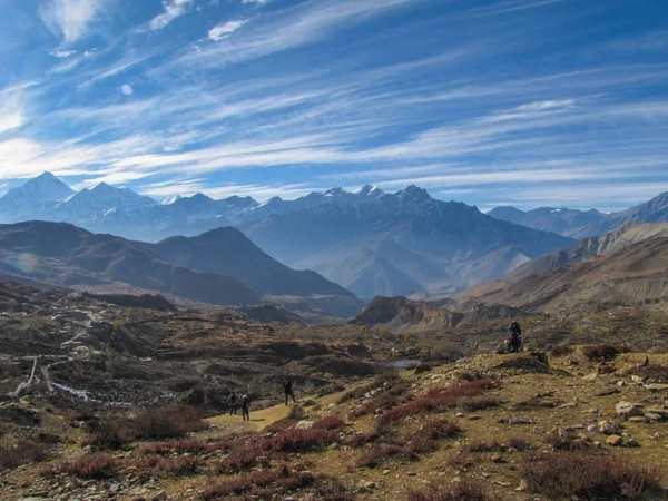 Afdaling naar de vallei van de Thorong-la Pass — Stockfoto