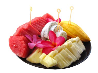 Bir plaka üzerinde çeşitli tropikal meyveler. 