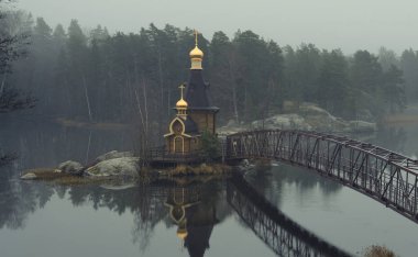 Rusya 'nın Leningrad Bölgesi' nde Vuoksa Nehri 'ndeki bir adaya ilk çağrılan Aziz Andrew Kilisesi.