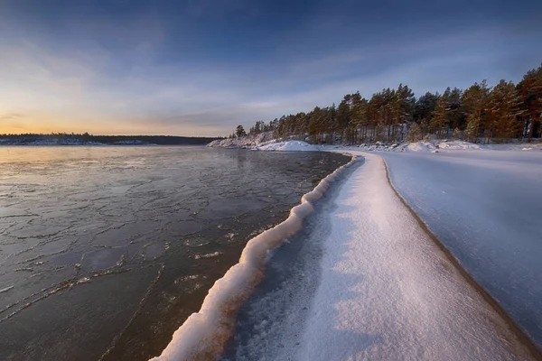 Iskusten Vattnet Ladogasjön Gryningen Med Nysnö Vintern — Stockfoto